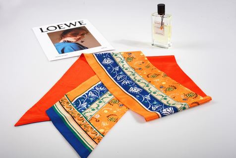 خواتین کے لئے اورنج تنگ گردن سکارف