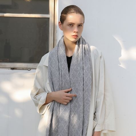 گرے بنا ہوا کیشمیری اسکارف