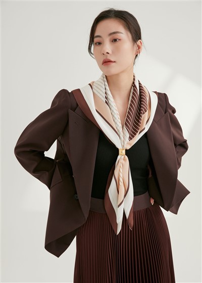 ساٹن اسکوائر اسکارف